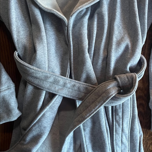 UGG Brand New Super Soft Gray Bathrobe - Picture 5 of 5